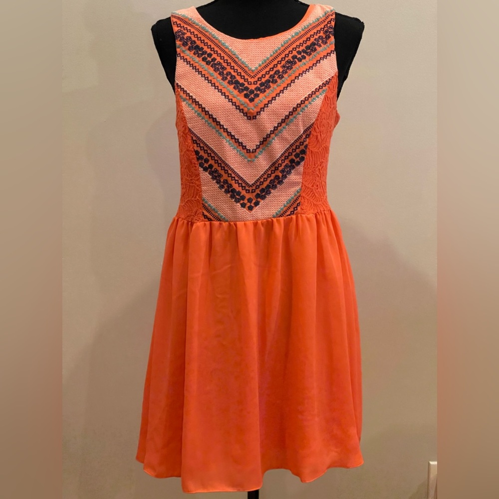 My Michelle‎ 9 Coral Mini with Embroidery/Knit Patterned Zipper Back